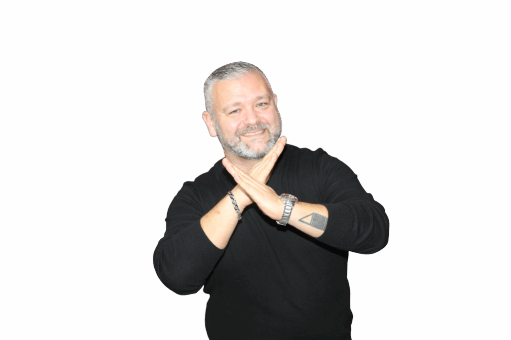 Personne ayant les mains croisés comme pour dire "NON". Comment apparaître sur Google.